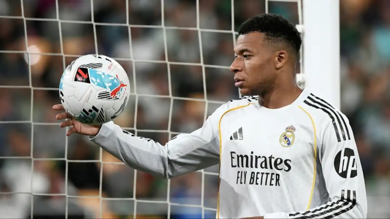 ក្តីបារម្ភធំសម្រាប់ Real Madrid និង France ខណៈខ្សែប្រយុទ្ធ Kylian Mbappe សុំប្ដូរចេញដោយសង្ស័យបញ្ហាសាច់ដុំភ្លៅ