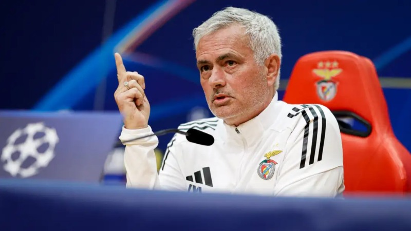 Jose Mourinho ឆ្លើយតបពាក្យចចាមអារ៉ាមត្រលប់ទៅ Real Madrid ខណៈបញ្ជាក់ថា AS Roma ជាកន្លែងល្អបំផុតក្នុងអាជីពរបស់គាត់